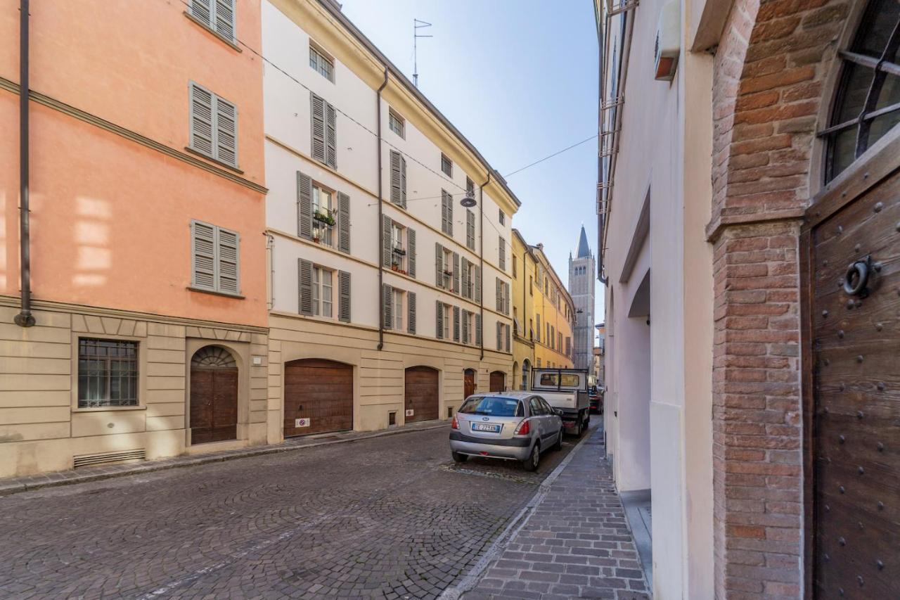 Parrot House - Casa In Centro A Parma Daire Dış mekan fotoğraf